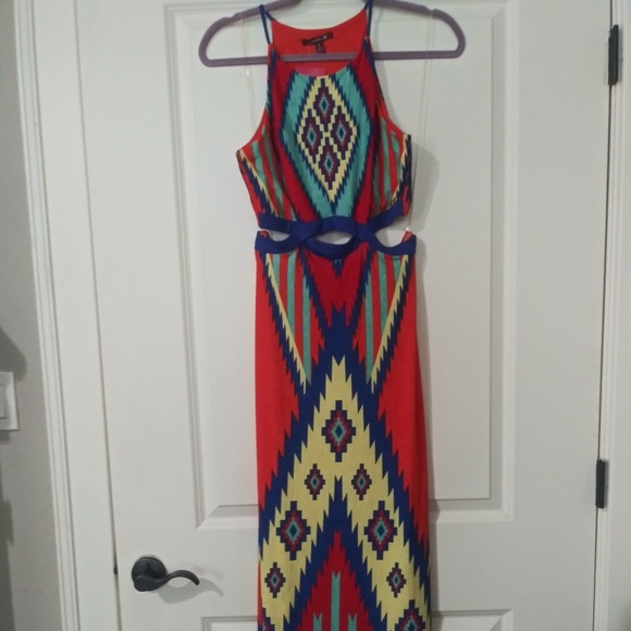 sevengate Dresses & Skirts - Sevengate Women's RED Aztec Cut Out Maxi Dress